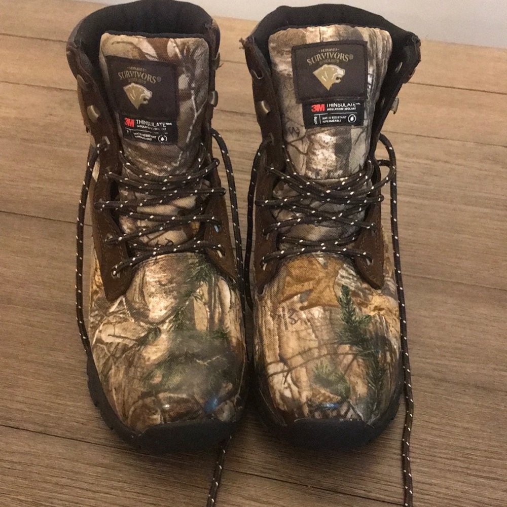 Herman survivors men’s 7.5 camo boots like new